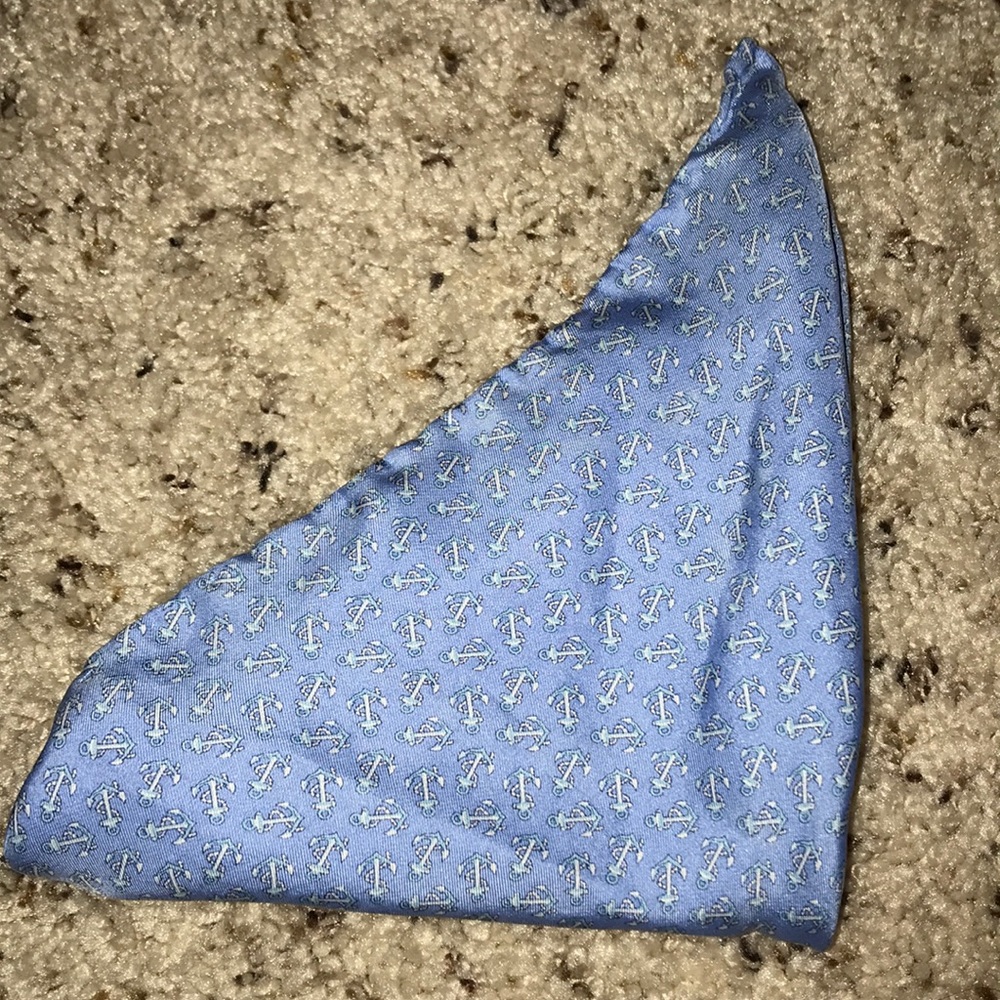Men’s vineyard vines blue anchor pocket square